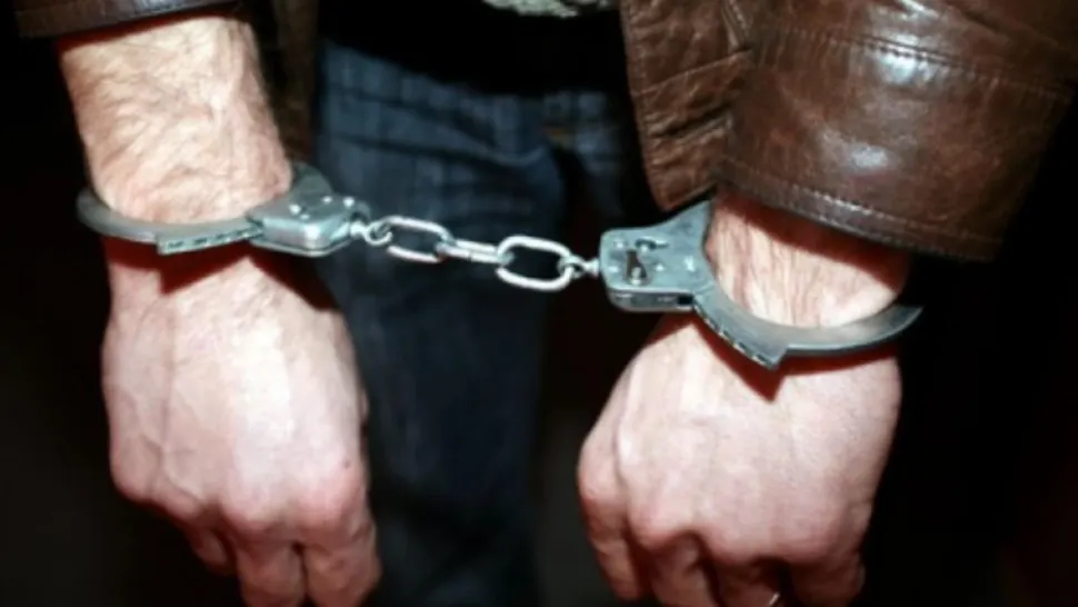 Caz șocant în Constanța. Profesor de 67 de ani, reţinut după a întreţinut relaţii sexuale cu o elevă de 16 ani