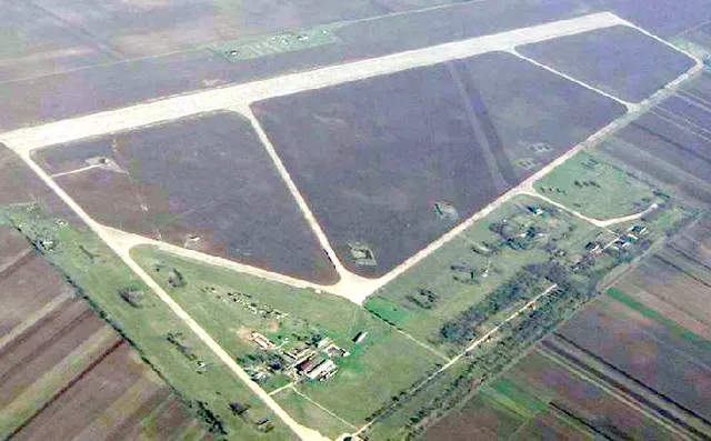 Ruinele aeroportului de la Alexeni sunt păzite pe bani publici