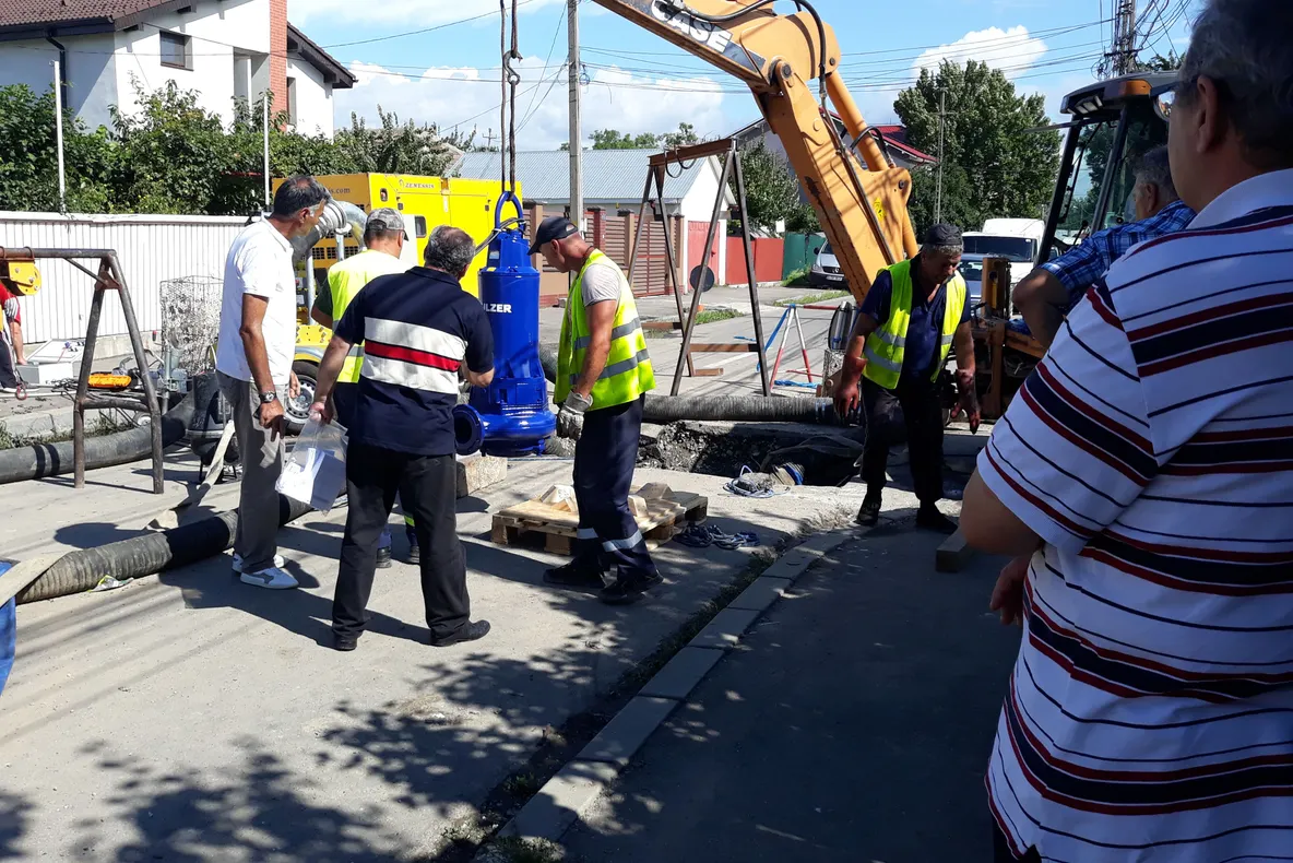 Strada Cărămidari se surpă. Primăria nu poate interveni, deocamdată!