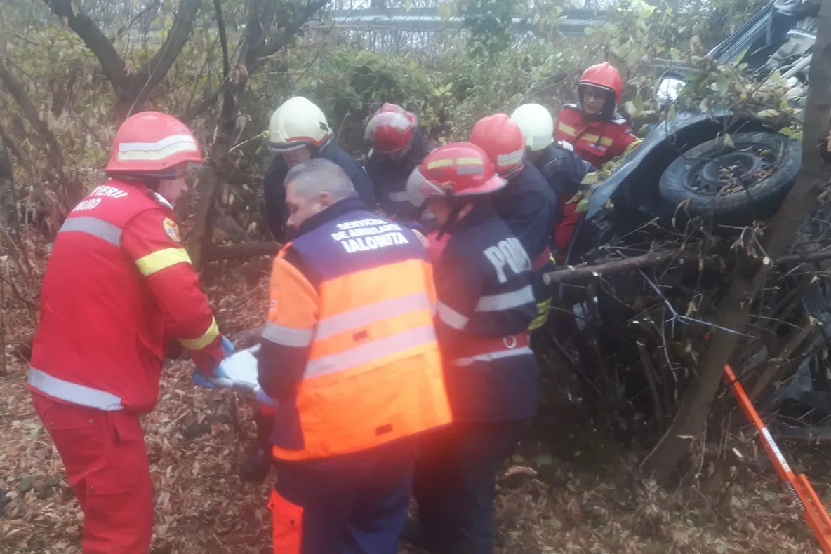 Accident grav la Coşereni cu două victime. A fost nevoie de intervenţia unui elicopter SMURD