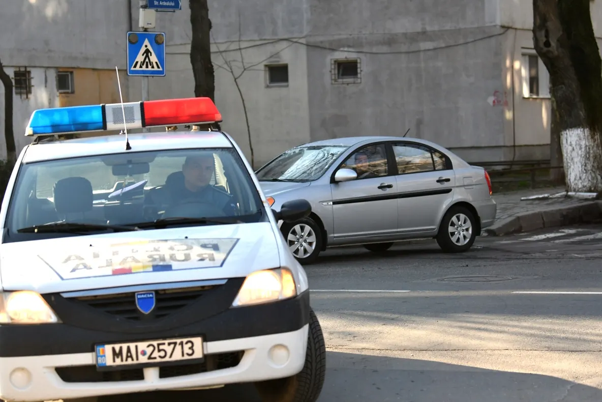 Poliţiştii fără centură de siguranţă au fost amendaţi de poliţiştii de la Poliţia Rutieră Slobozia
