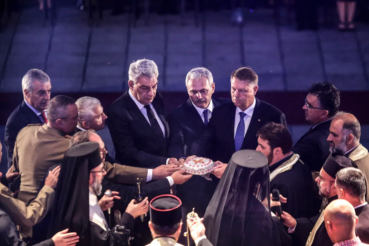 Pițiponcul și Vulguța plus Bețivul și Maimuța...(sau cum și-a petrecut Klaus prima remaniere)