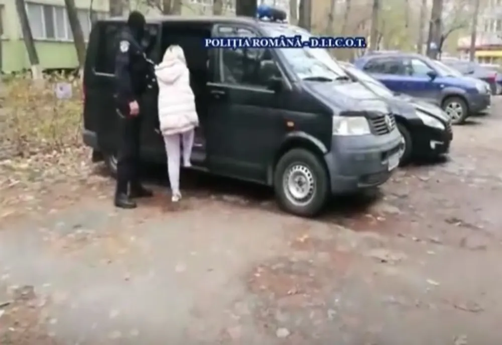 Copii exploatați sexual de proprii părinți. Percheziții de amploare în București și 6 județe, cu suport FBI