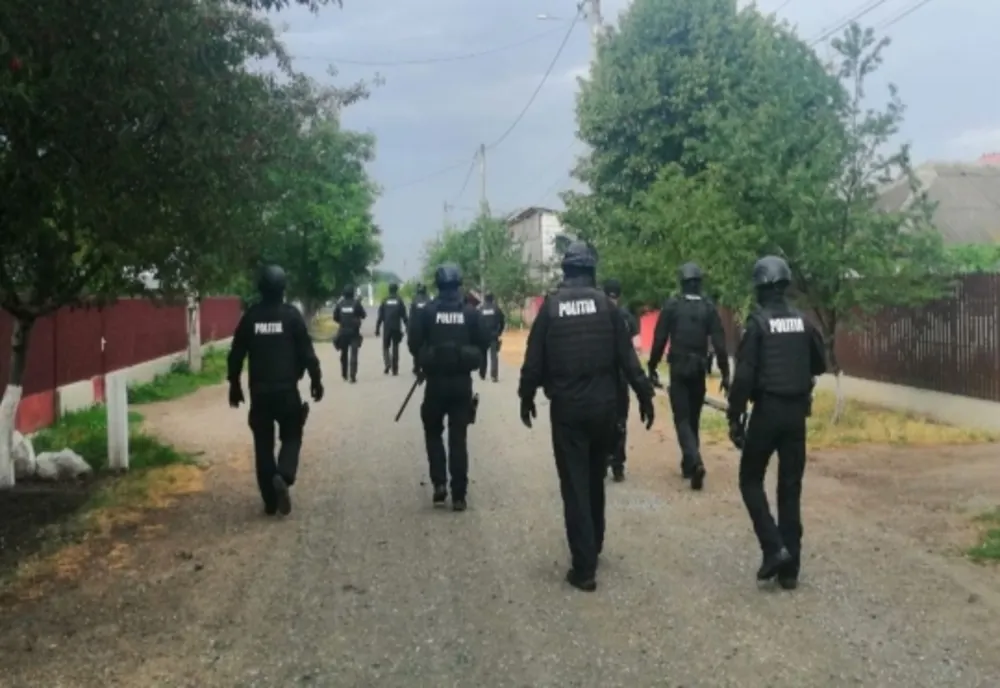 Razie de amploare  a polițiștilor la Căzănești, Ialomița