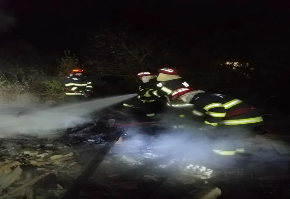 O bătrână a suferit un atac de panică după ce i-a luat casa foc