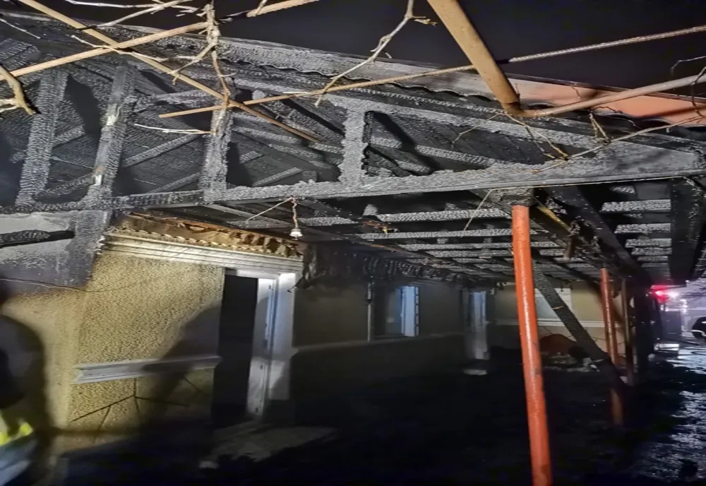 FOTO| Incendiu puternic la Movilița. Bătrân transportat la spital