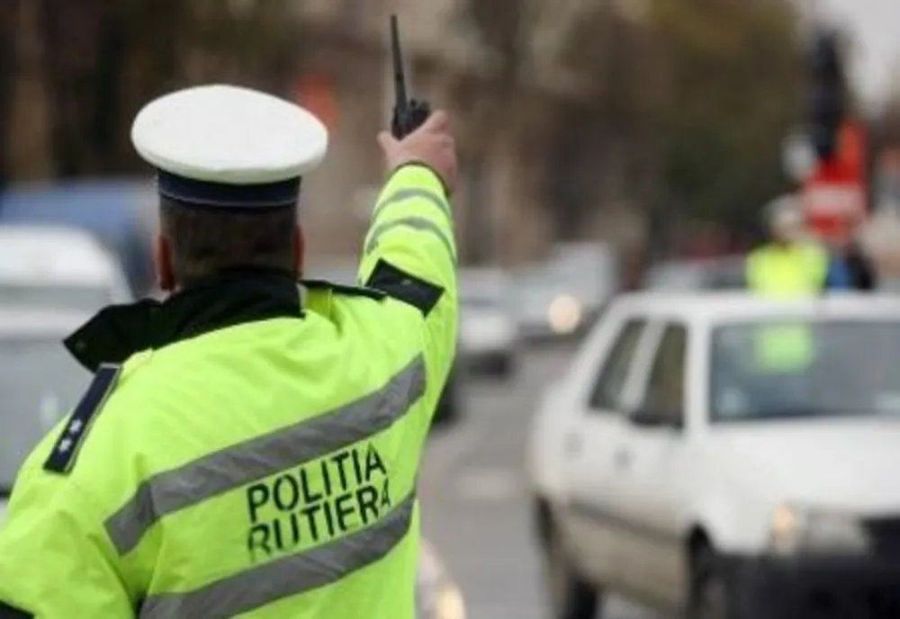 Mașină "blindată" cu țigări de contrabandă, depistată în trafic