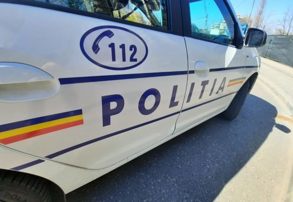 Impact între două mașini din cauza unui șofer „aburit bine”