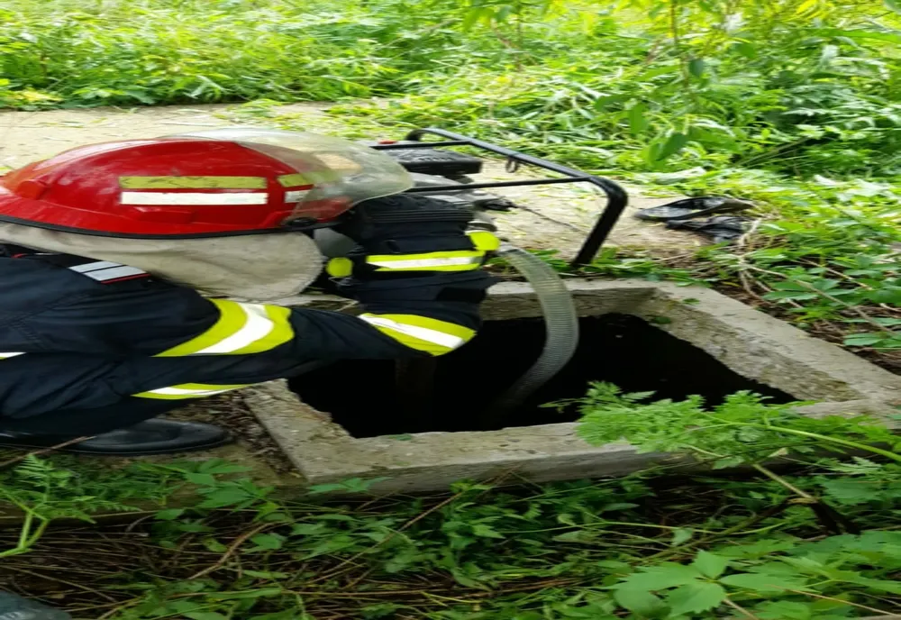 A murit după ce a căzut într-un bazin cu apă