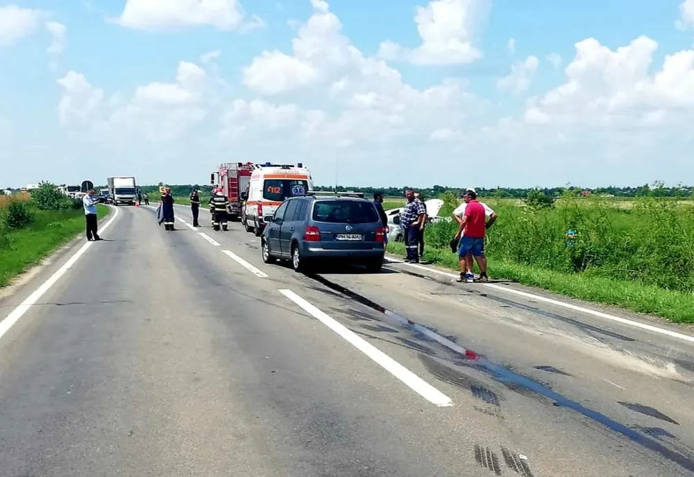 FOTO Accident grav în Ialomița, trei persoane rănite. Intervine elicopterul SMURD