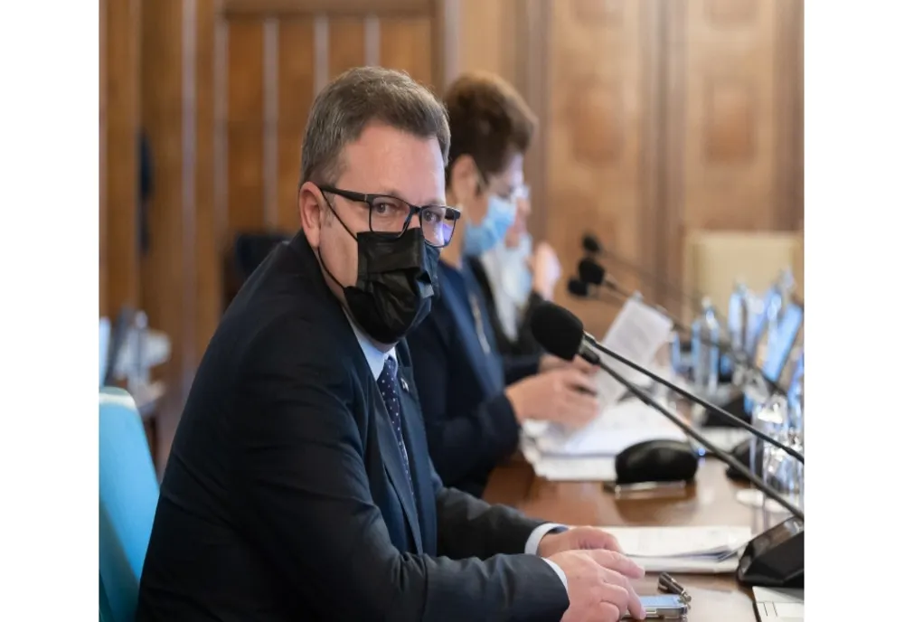 Ajutoare de urgență de aproape 1,6 milioane lei, acordate de Guvern unor familii și persoane singure cu probleme socio-materiale, de locuit și de sănătate