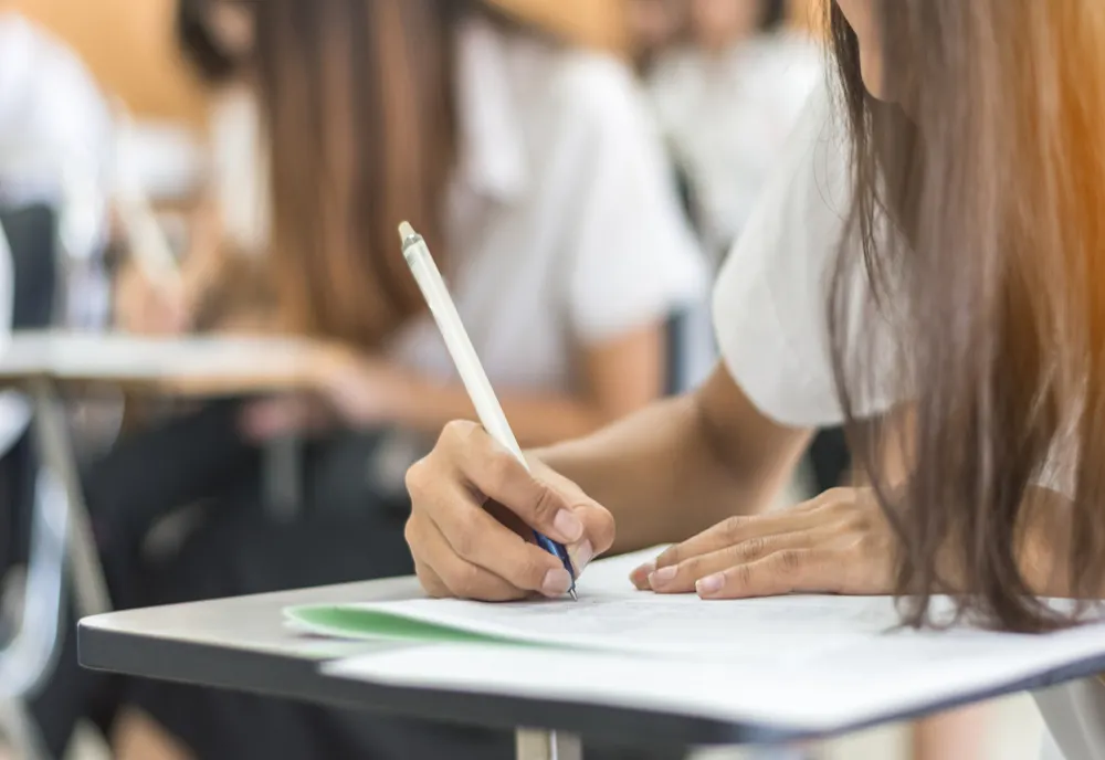 Evaluarea digitalizată a lucrărilor de examen, poate chiar de anul viitor. Cîmpeanu: “Proiectul pilot din Dâmbovița a fost un succes” 