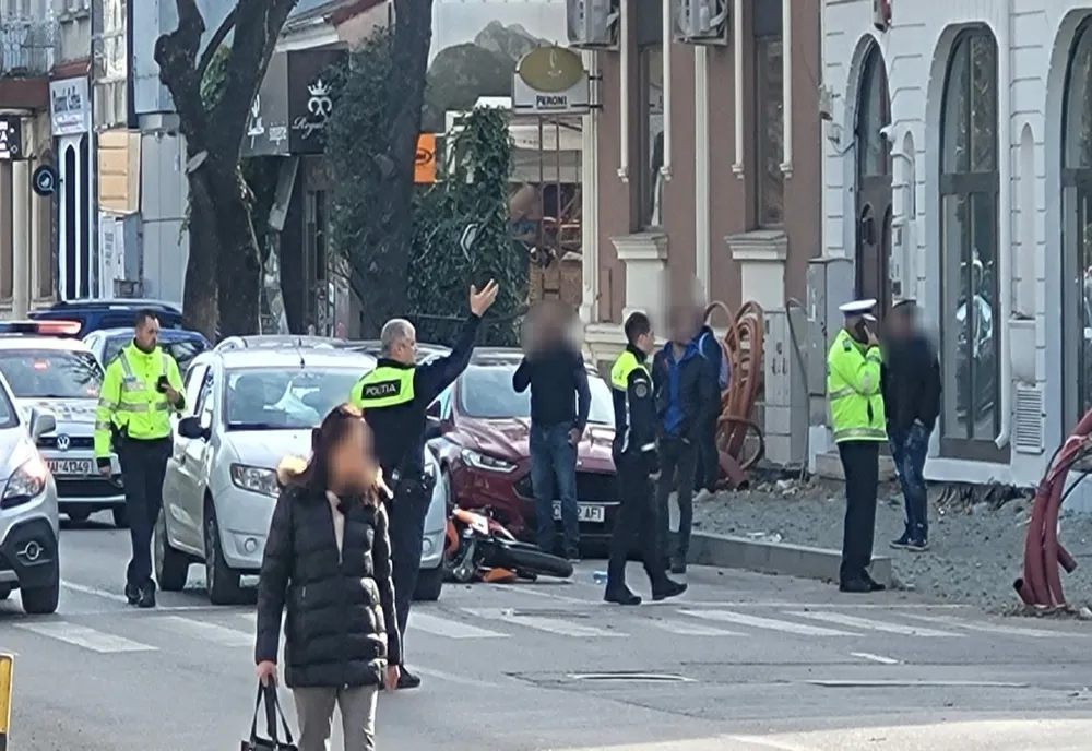 FOTO Motociclist în stare gravă la spital în urma unui accident