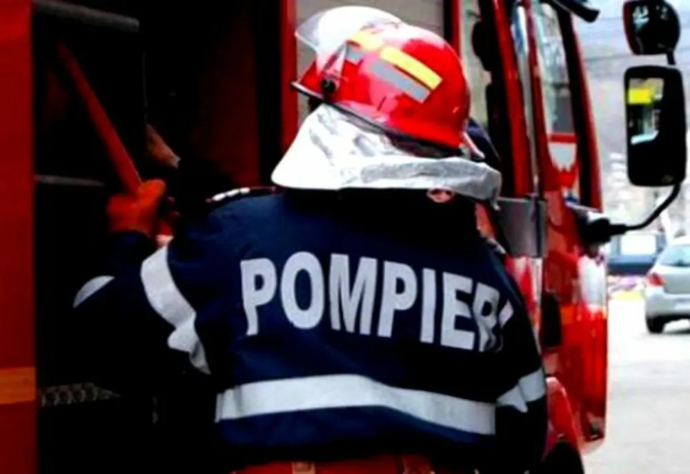 Weekend de foc pentru pompierii ialomițeni, 50 de misiuni