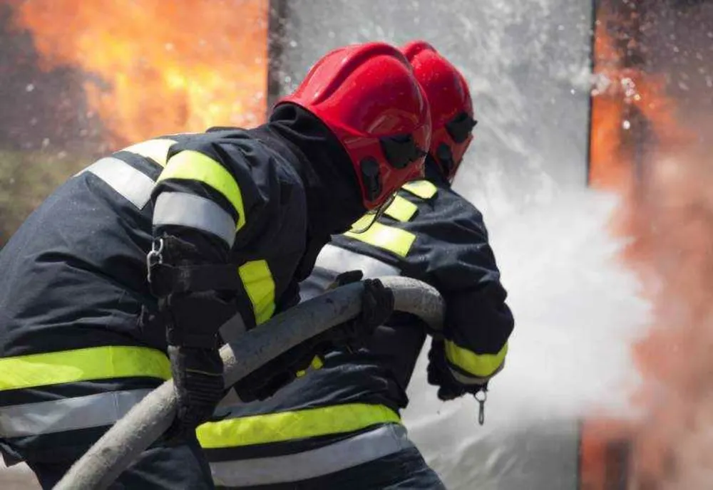 TRAGEDIE ÎN IALOMIȚA. DOUĂ PERSOANE AU MURIT ÎNTR-U INCENDIU DEVASTATOR LA BALTA COMANA