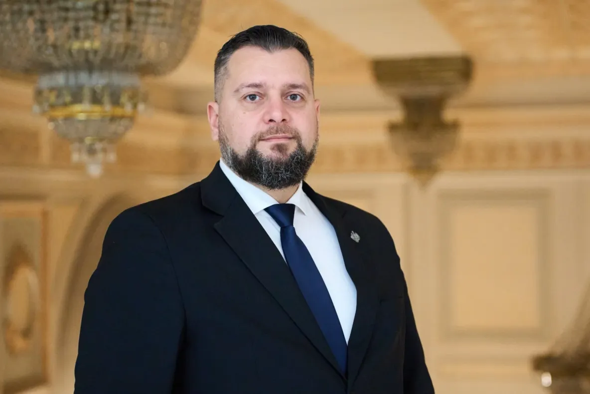 Ștefan Geamănu (AUR): „Un nou eșec al Oanei Țoiu – românii din Franța abandonați de propriul minister de externe în fața incendiilor de vegetație!”