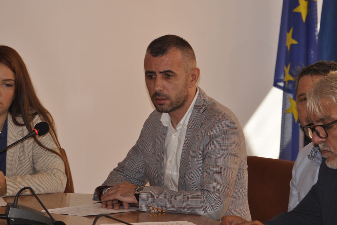 Prostia trage heblu la Slobozia. Concesionarea iluminatului public se amână