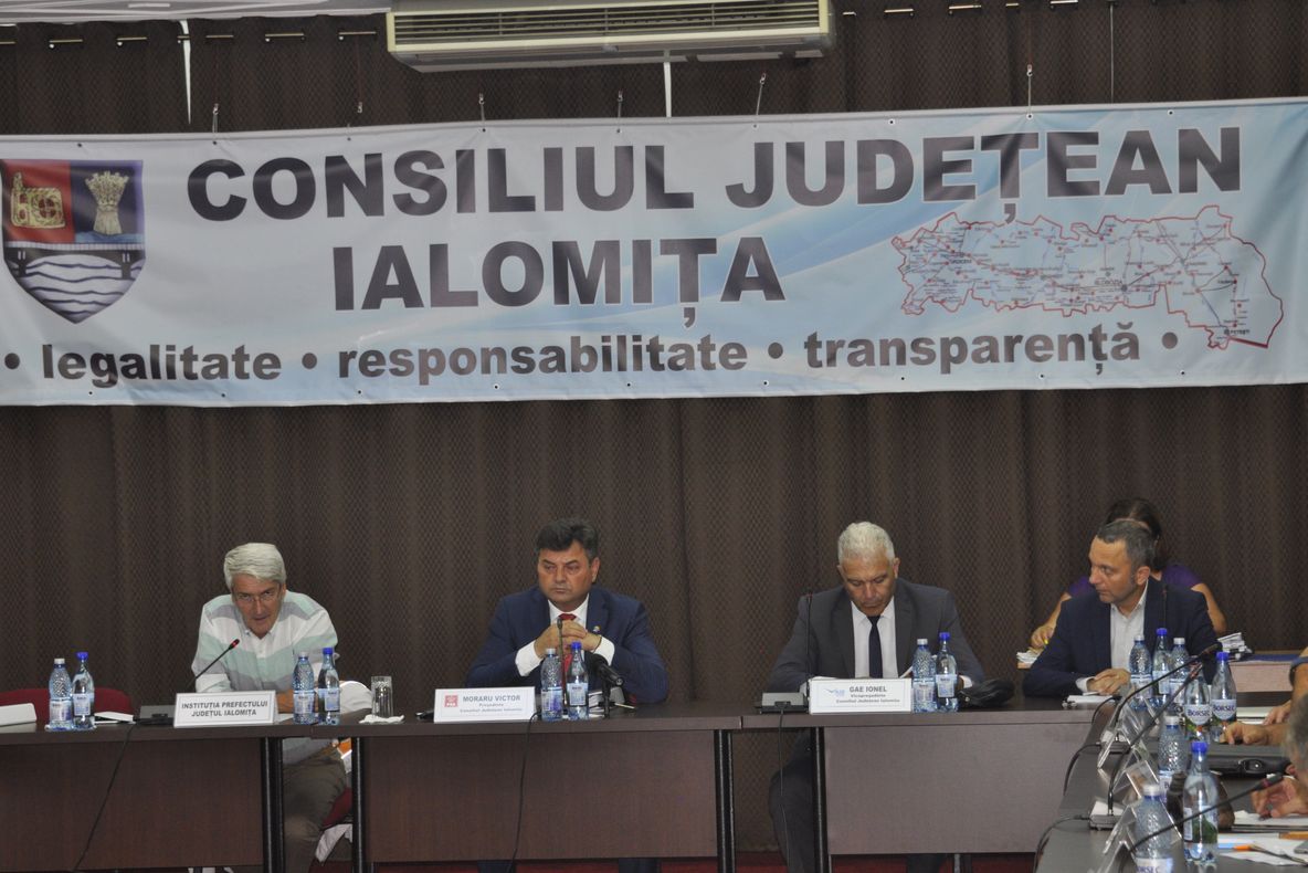 Consiliul Județean Ialomița cheltuiește 62 mii de lei pentru două uși de biserică