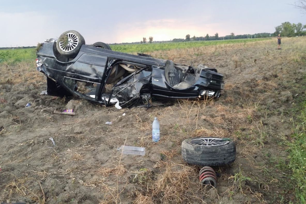Autoturism răsturnat pe DJ 212 . Un bărbat a decedat