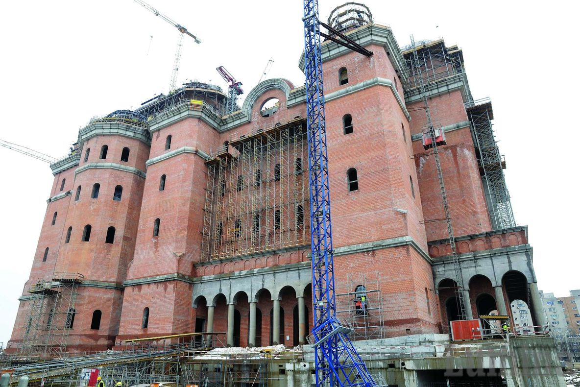 Preoții, obligați să cotizeze la transportul enoriașilor către Catedrala Mântuirii