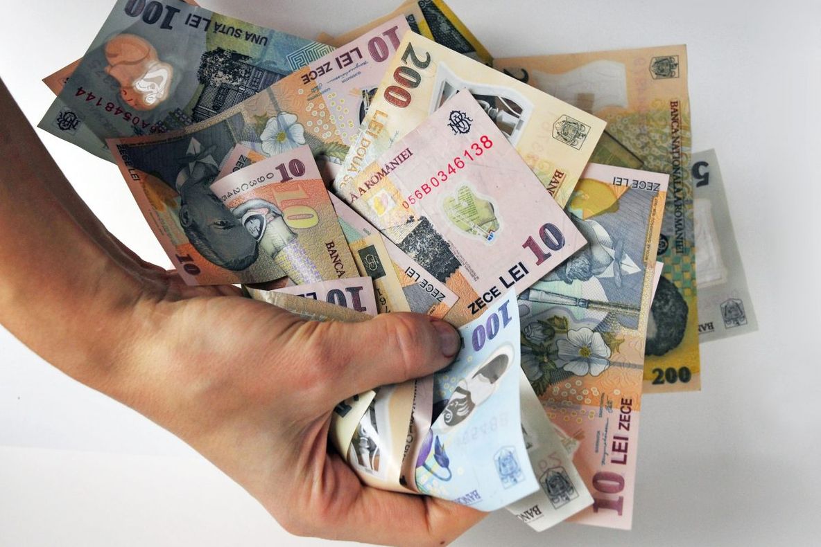 Cui folosește majorarea salariului minim?