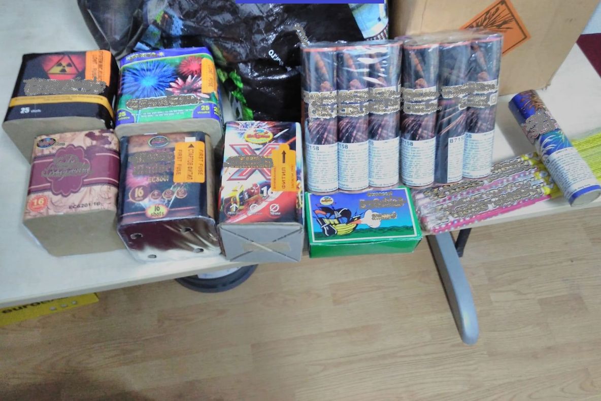 Peste 30 de kilograme de artificii confiscate de polițiști