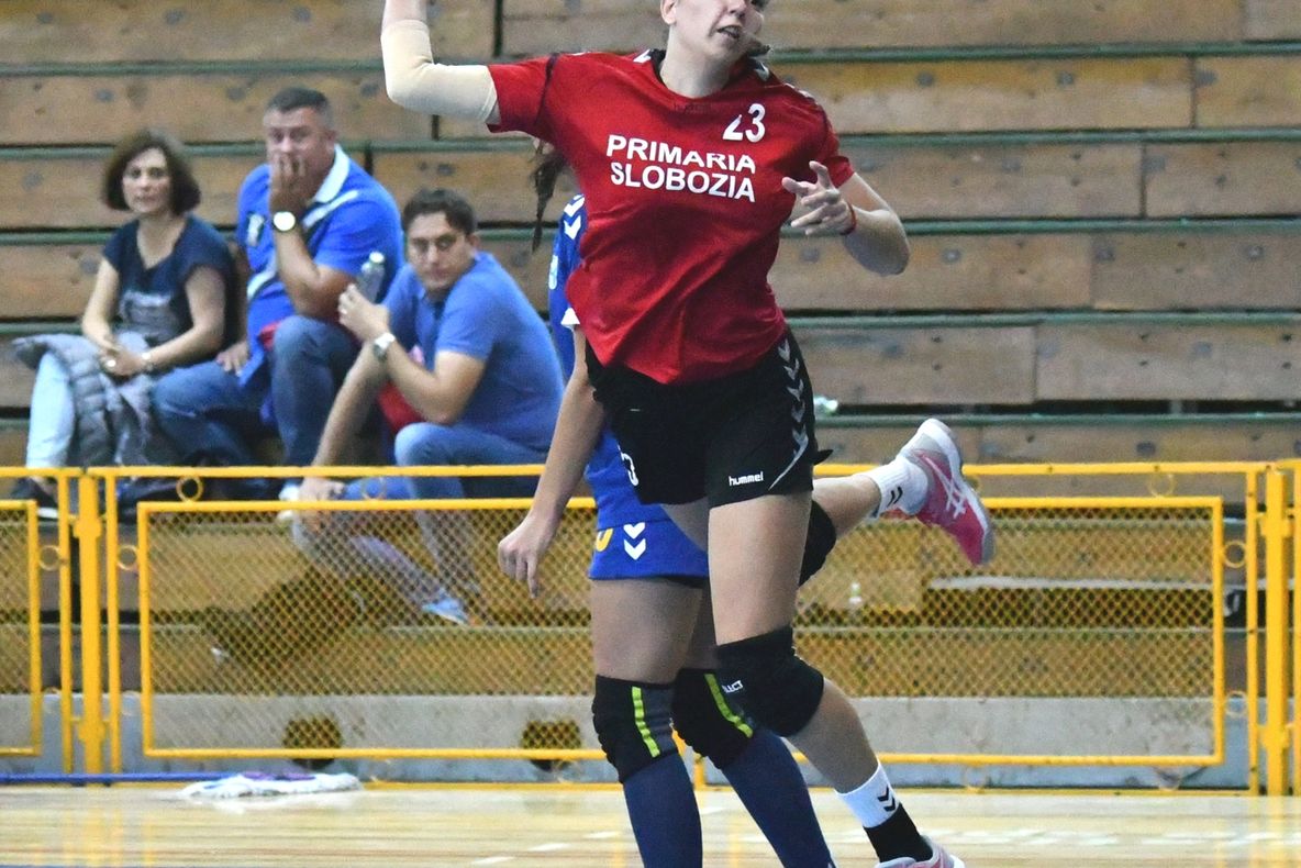 HCM Slobozia, antrenament reuşit în doar nouă handbaliste în deplasarea oficială de la Iaşi