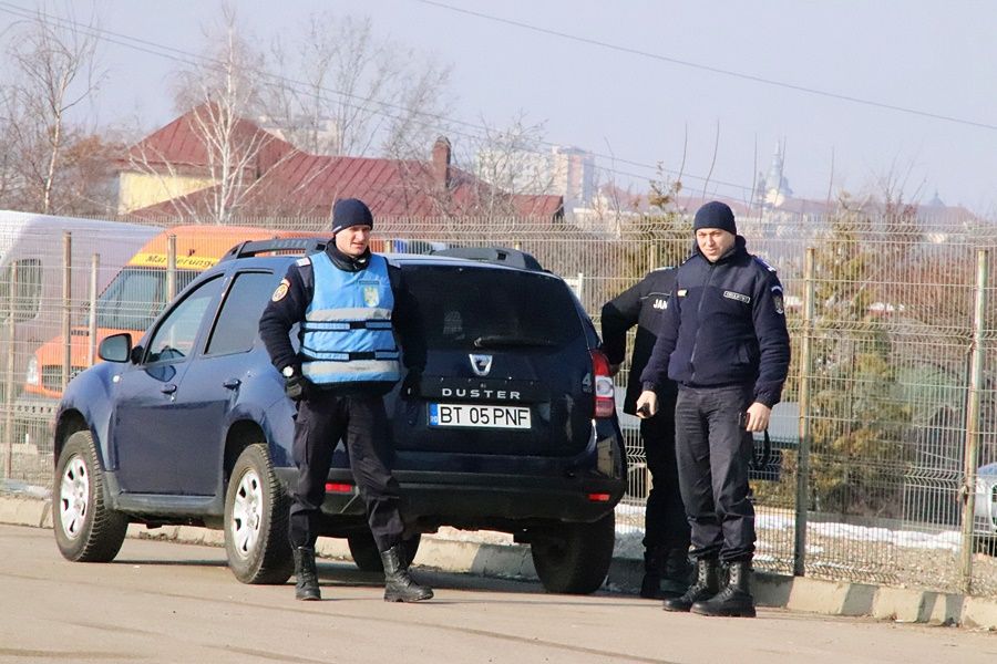 Jandarmul acuzat de furt a predat banii la poliție