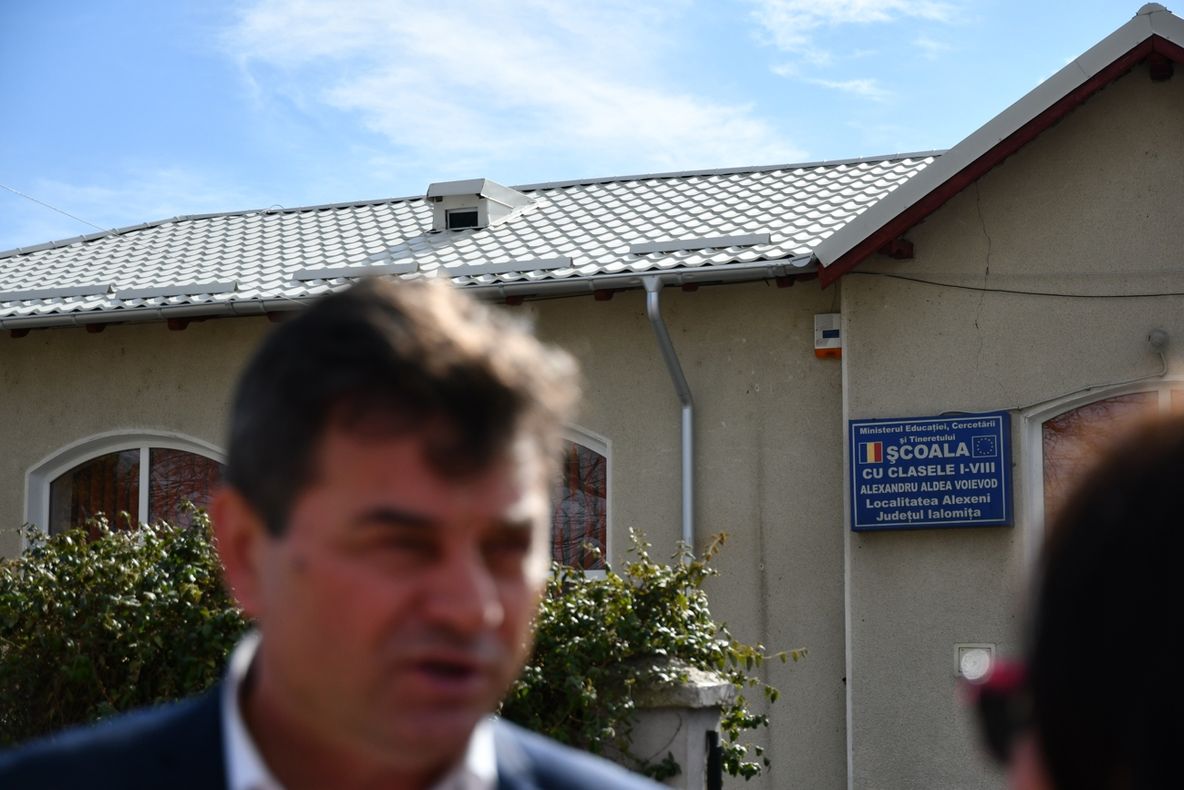 Realizare „epocală” a Consiliului Judeţean: a fost inaugurată învelitoarea şcolii din Alexeni