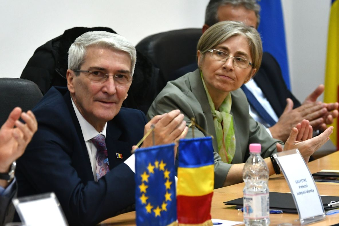 Salariul mediu la Prefectură, cât trei salarii minime pe economie