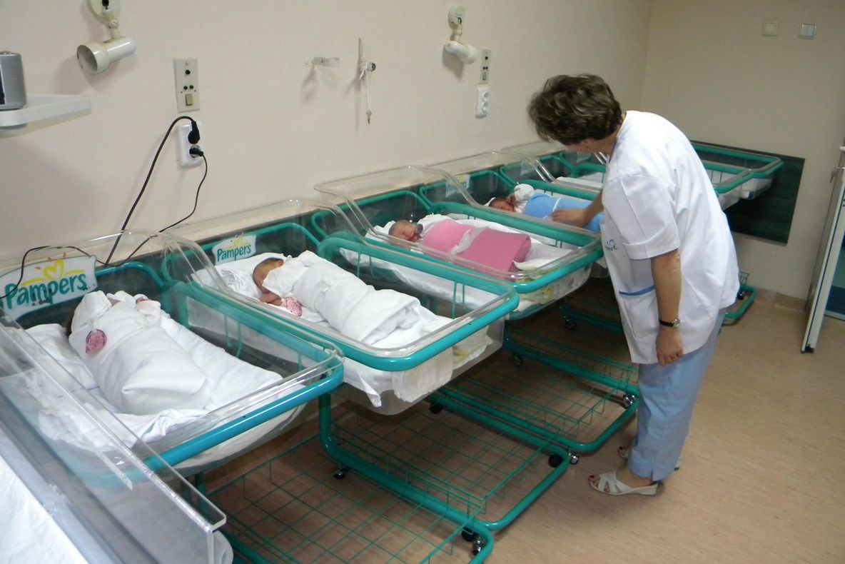 Consiliul Județean acordă indemnizații de 2000 de lei pentru naștere