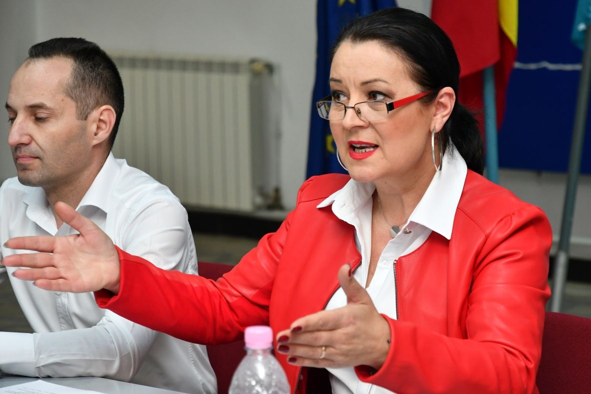 Salarii plătite ilegal la Primăria oraşului Ţăndărei din excedentul bugetar