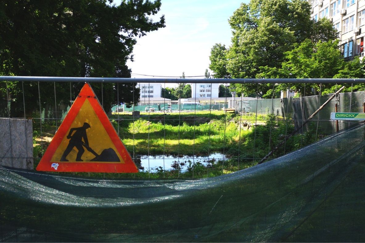 Vești proaste de la Primăria Slobozia: parcarea subterană rămâne fără acces auto încă doi ani!