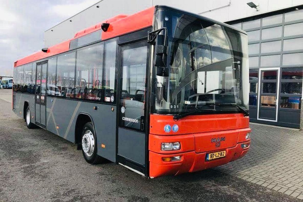 Primăria Slobozia a promis autobuze electrice dar face transport de persoane cu vechicule second-hand