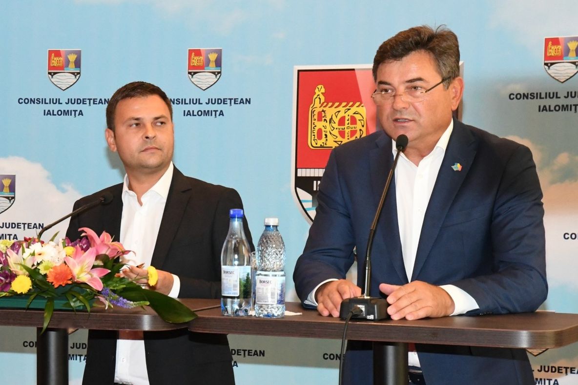 Ministrul Dezvoltării a semnat contractul cu Victor Moraru dar l-a lăudat pe fostul președinte Vasile Ciupercă