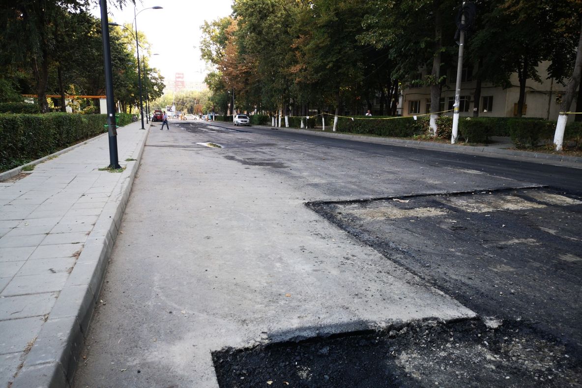 Primăria Slobozia toarnă asfalt în locul constructorului parcării subterane