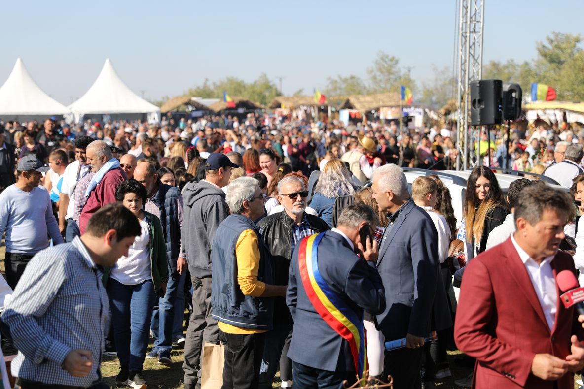 Limba de lemn în sos de rumeguș – cel mai apreciat preparat la festivalul gastronomic de la Orașul de Floci