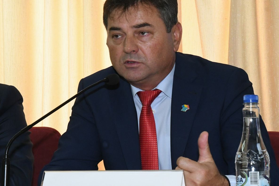 Zece consilieri personali pentru șefii Consiliului Județean Ialomița. Victor Moraru are șase!