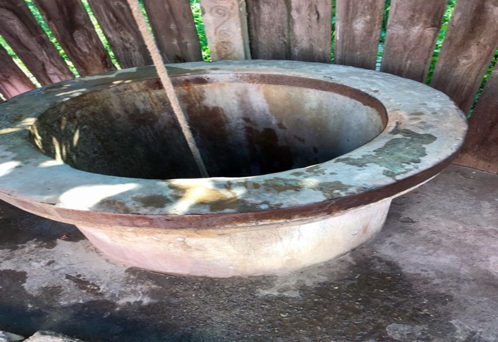 Intervenție dificilă a pompierilor pentru a salva o femeie căzută într-o fântână de 8 metri