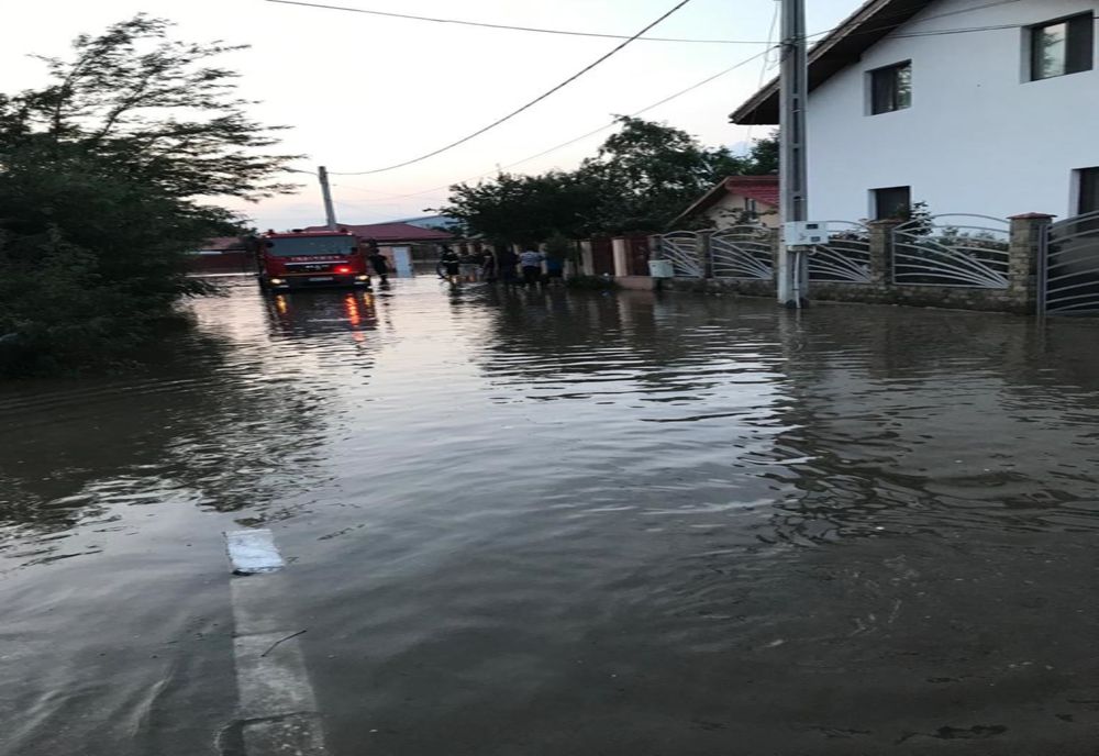 Inundații în toată țara. În Ialomița, la Slobozia, au căzut aproape 200 de litri de apă pe metrul pătrat în 48 de ore