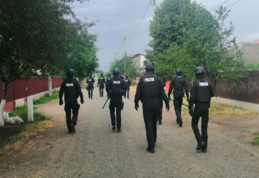 Razie de amploare  a polițiștilor la Căzănești, Ialomița