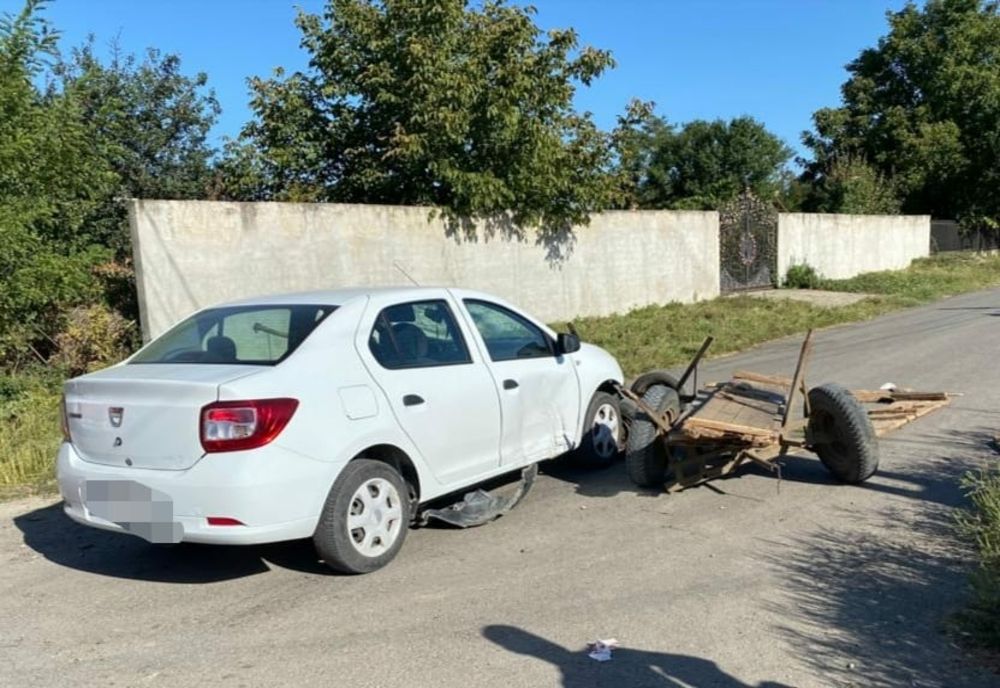 FOTO| Accident grav în Ialomița. O mașină a izbit în plin o căruță