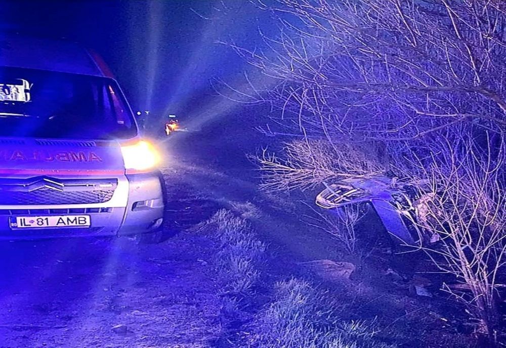 S-a răsturnat cu mașina pe DN2