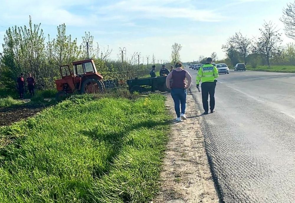 FOTO Tractorist băut implicat într-un accident în Ialomița