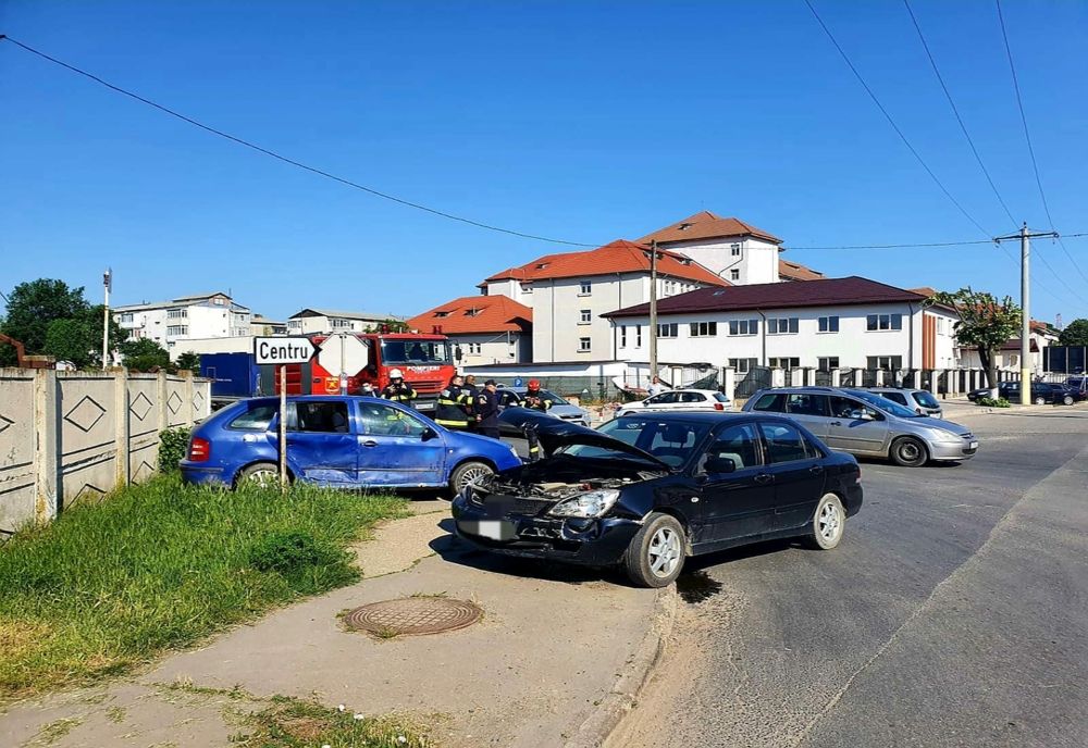 Ciocnire violentă între două autoturisme la Fetești. O victimă
