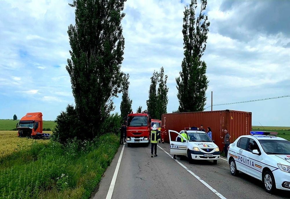Accident grav în Ialomița.TIR răsturnat