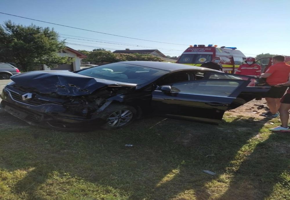 FOTO Accident grav pe DN2A. Două victime