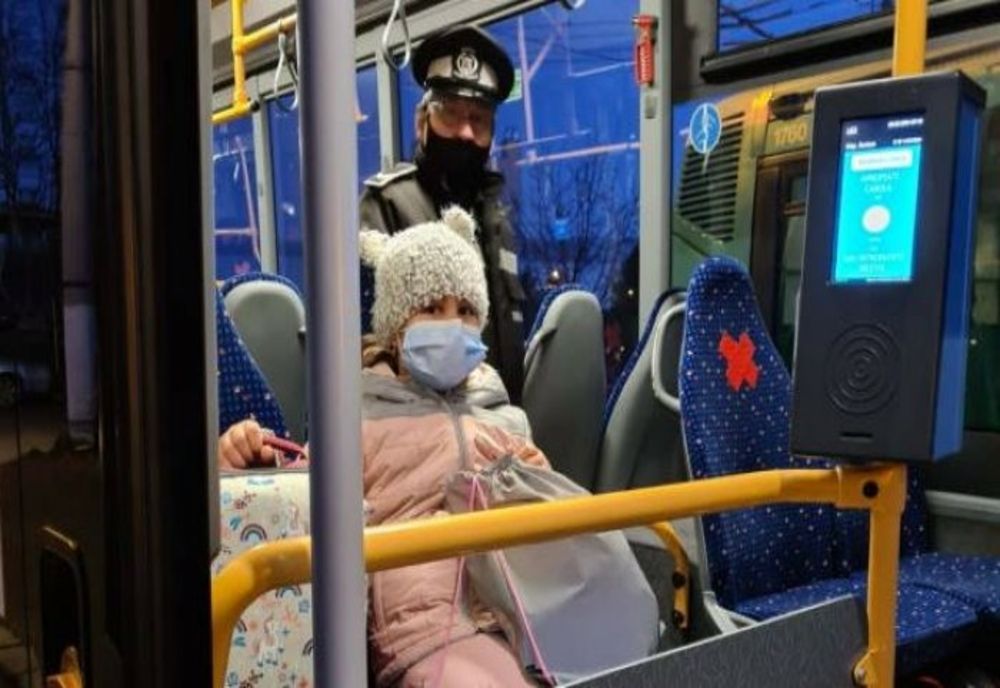 Transport gratuit pentru elevii din ciclul primar. Legea a fost promulgată