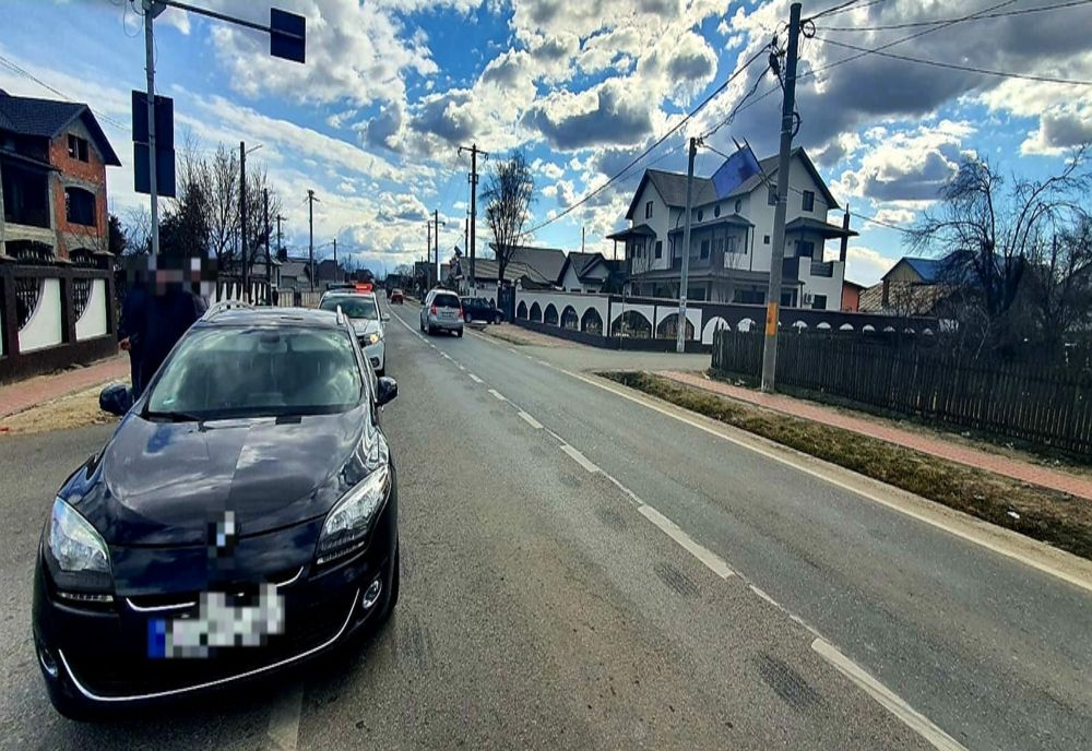 Adolescentă spulberată de o mașină. A traversat strada printr-un loc nepermis