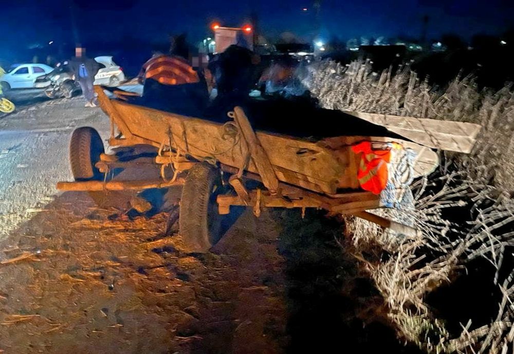 FOTO Accident cu șofer și căruțaș beți. O persoană rănită